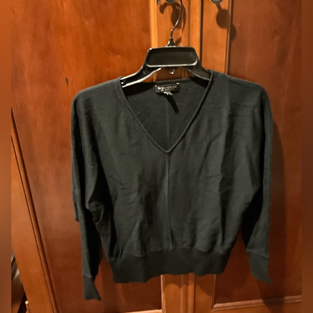 Banana Republic Women's Merino Wool Black V-Neck Sweater Size Small Petite